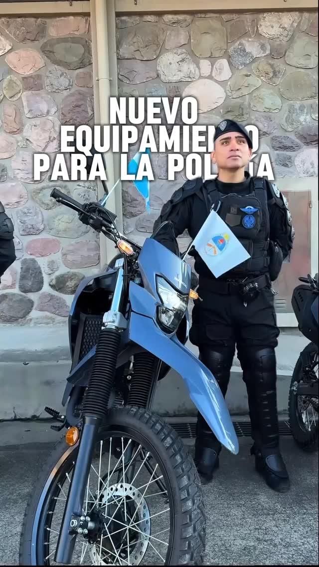 Imagen de la publicación de Carlos Sadir sobre entrega de vehículos y equipamiento a la Policía de Jujuy