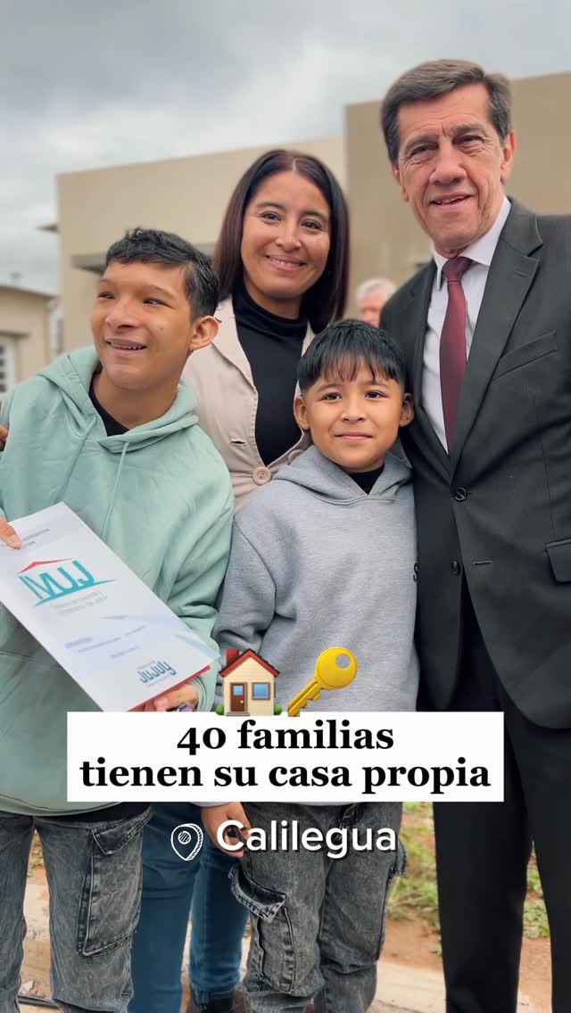 Imagen de la publicación de Carlos Sadir sobre entrega de viviendas a 40 familias de Calilegua