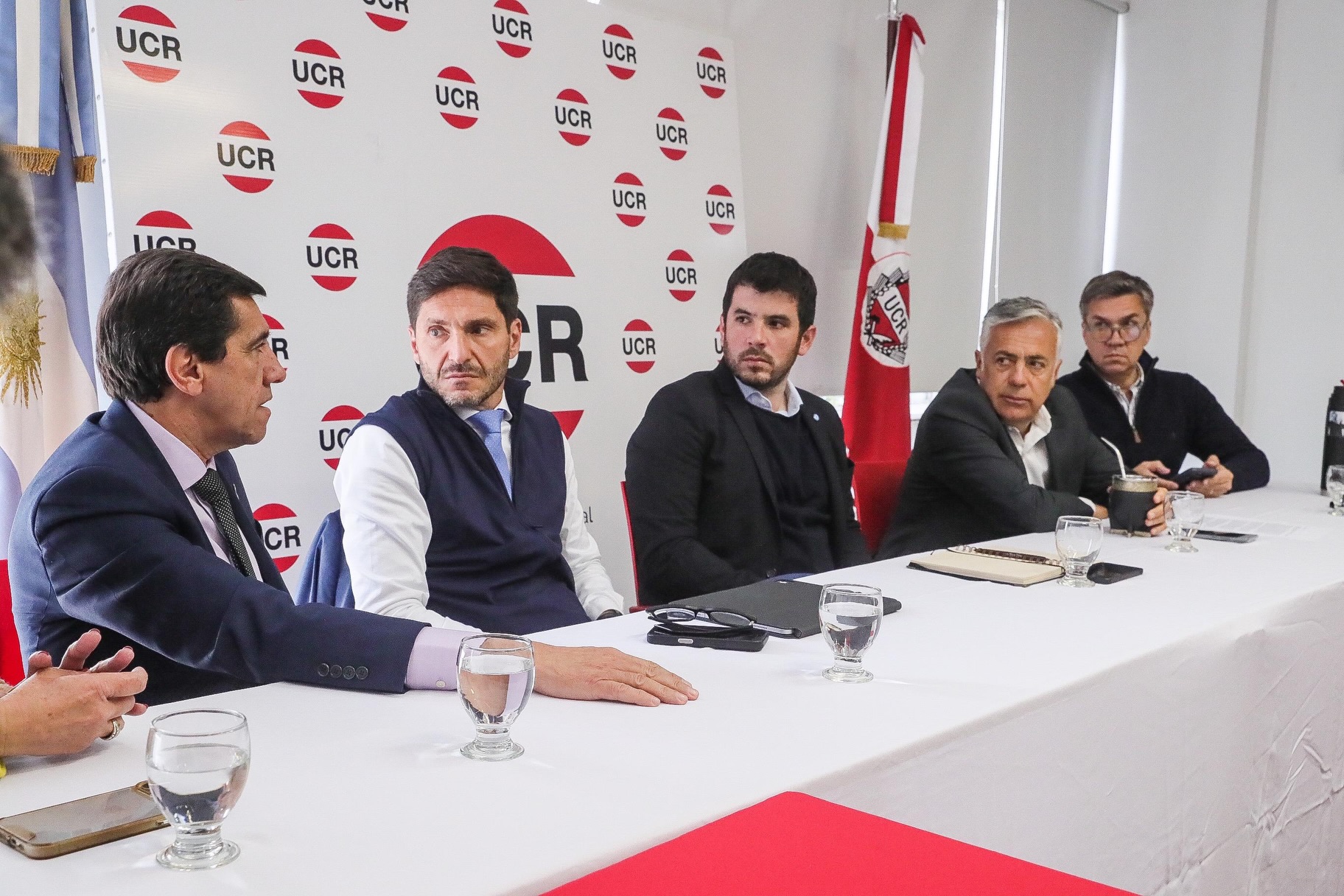Imagen de la publicación de Carlos Sadir sobre reunión de gobernadores y autoridades de la Unión Cívica Radical