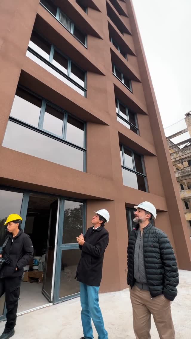Imagen de la publicación de Carlos Sadir sobre recorrida por la obra del nuevo hotel Amérian Jujuy