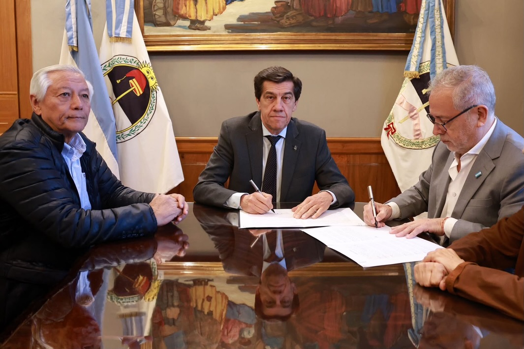 Imagen de la publicación de Carlos Sadir sobre convenios con Perico para cementerio e iluminación de la Ruta 45