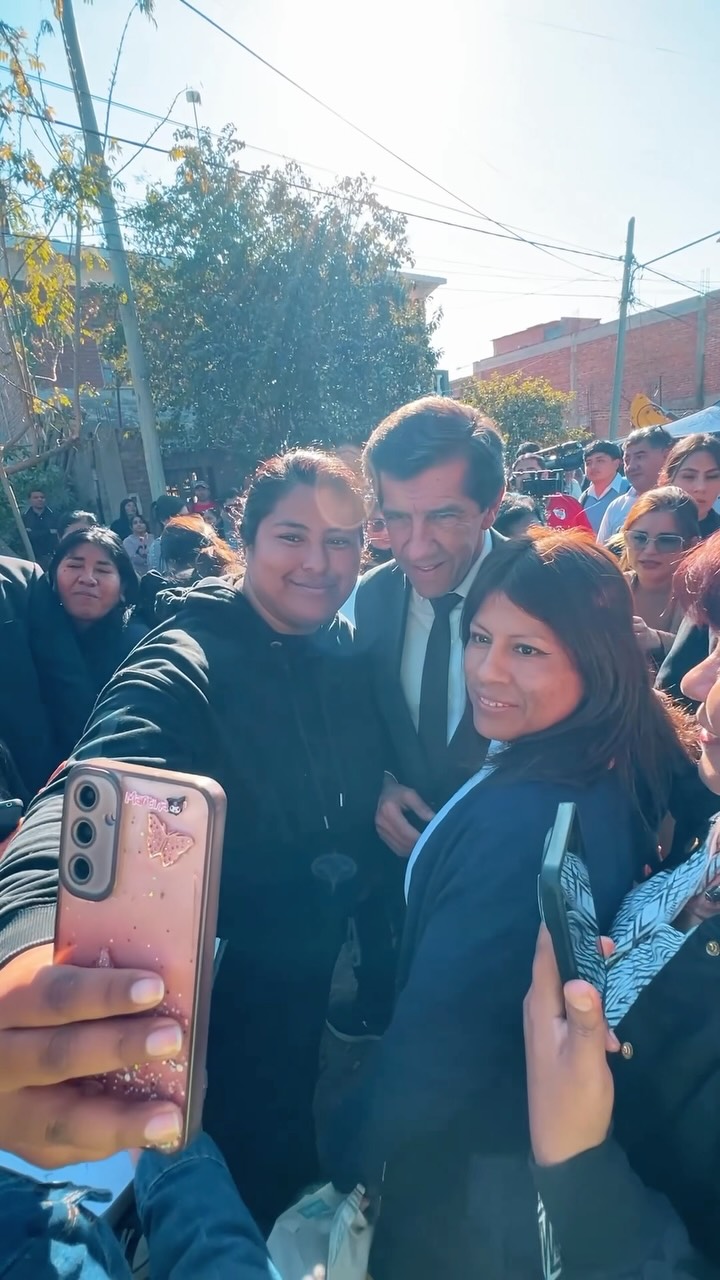 Imagen de la publicación de Carlos Sadir sobre inauguración de una red cloacal y un puente en Perico