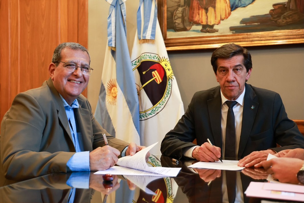 Imagen de la publicación de Carlos Sadir sobre convenios de pavimentación para barrios de Libertador General San Martín