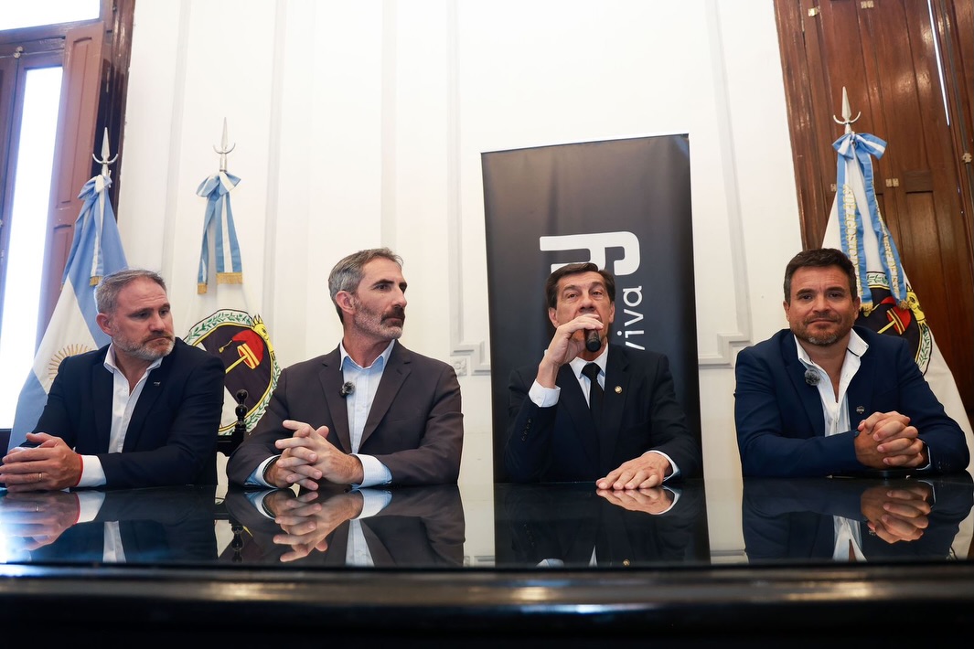 Imagen de la publicación de Carlos Sadir sobre anuncio del regreso de los vuelos de JetSMART a Jujuy