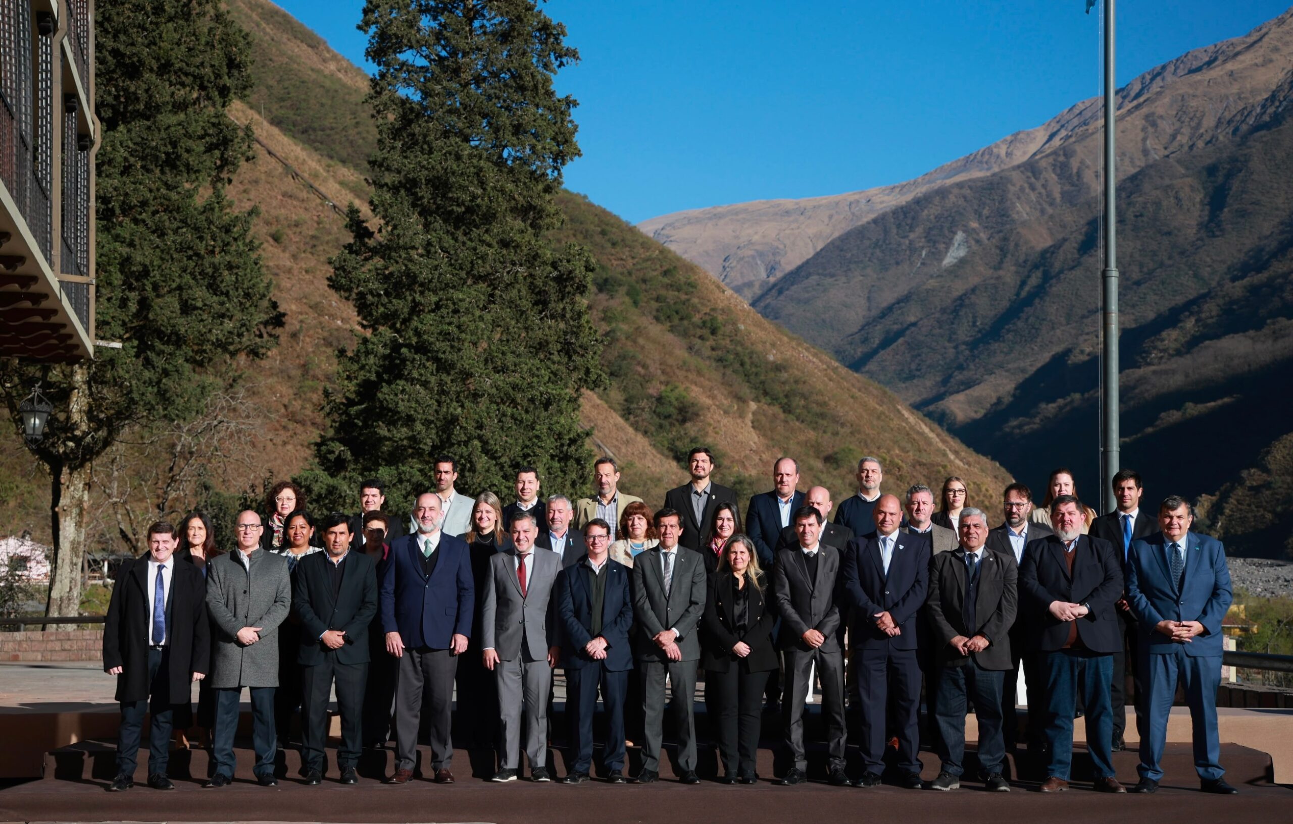 Imagen de la publicación de Carlos Sadir sobre jujuy recibe una reunión de la Comisión Federal de Impuestos
