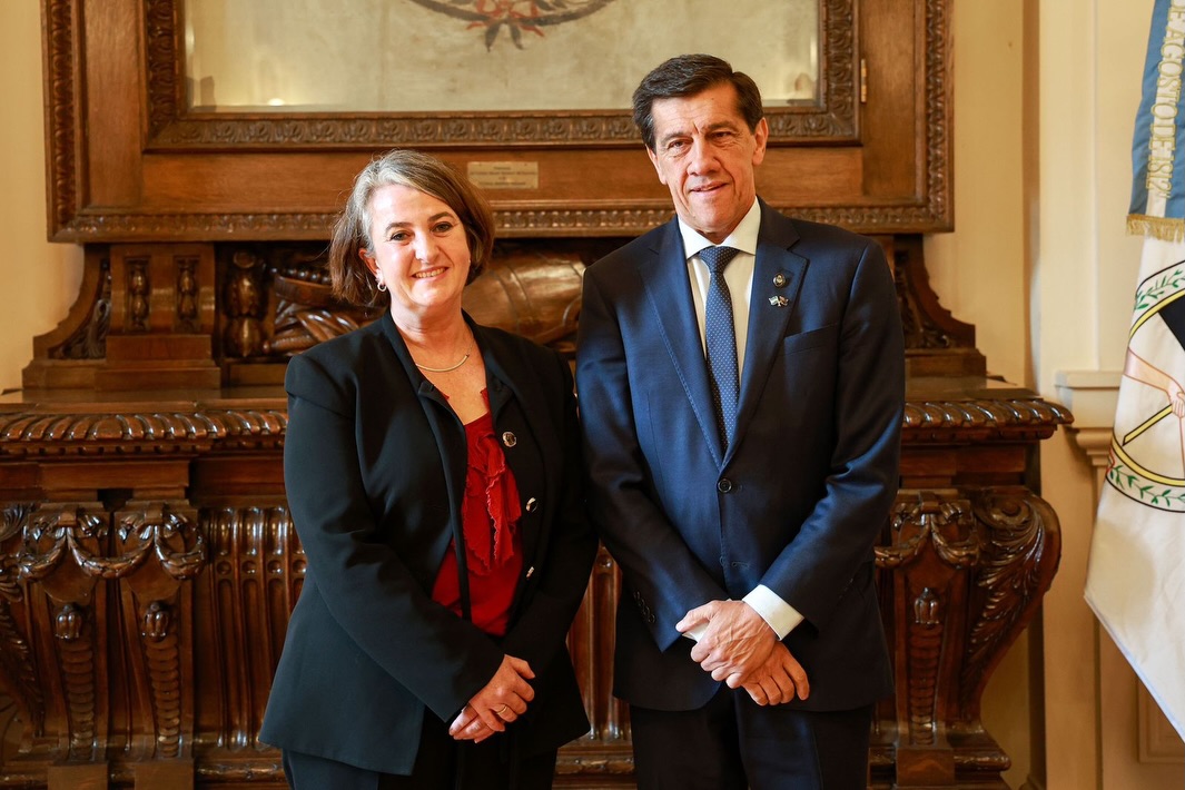 Imagen de la publicación de Carlos Sadir sobre encuentro con la embajadora de Australia, Sarah Roberts