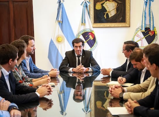 Imagen de la publicación de Carlos Sadir sobre encuentro con la Universidad Siglo 21 y empresas mineras