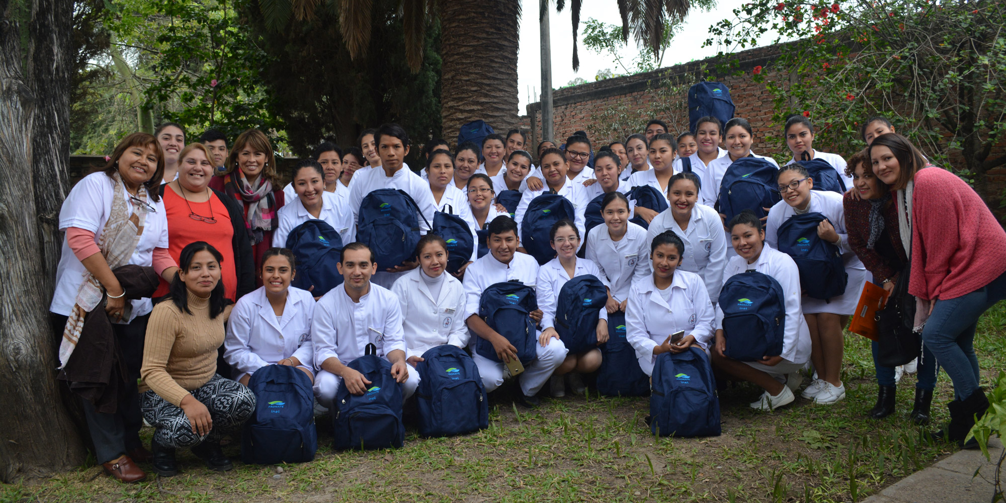 Imagen ilustrativa de archivo de 2019: estudiantes de enfermería de Jujuy con equipamiento. No corresponde a la UNJu ni al ingreso 2027.