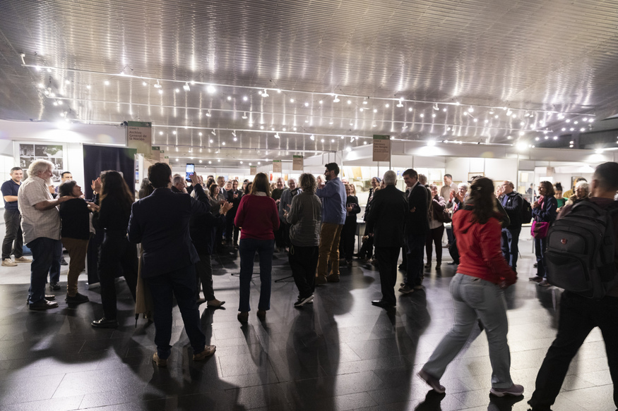 Visitantes en la Feria del Libro Antiguo de Buenos Aires, edición 2025; foto de archivo.